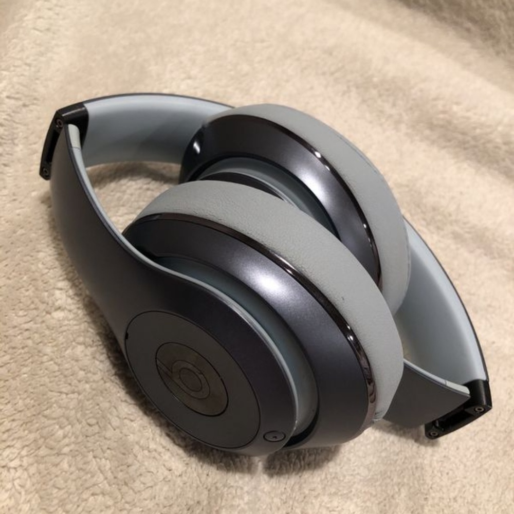 Beats Studio Wireless Heaphones- Metallic Sky